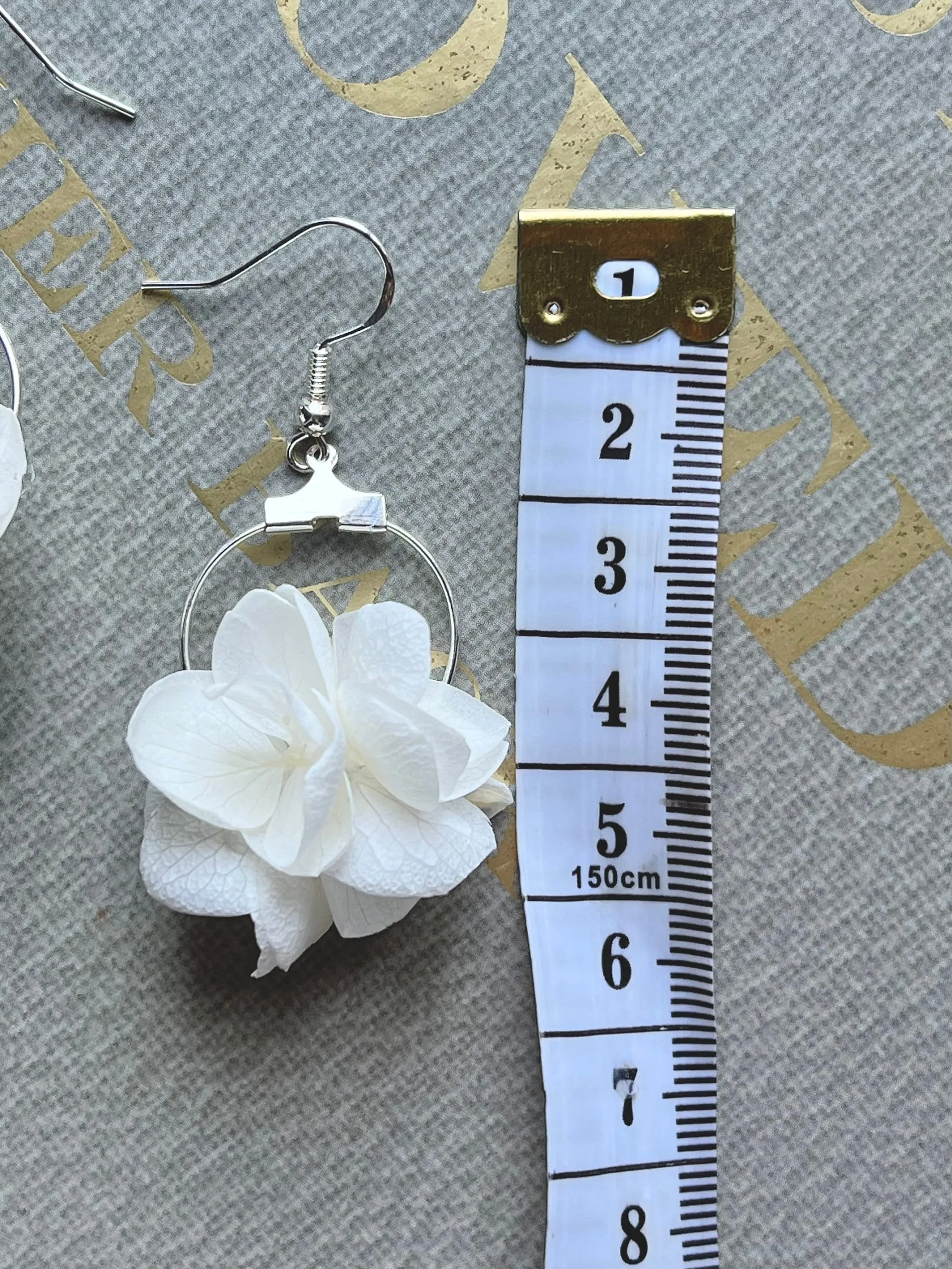 Minimal Real Flower Drop Earrings White, Bridesmaids Jewellery Gifts, Dried Everlasting Bridal Earrings in Silver, Boho Wedding Accessories